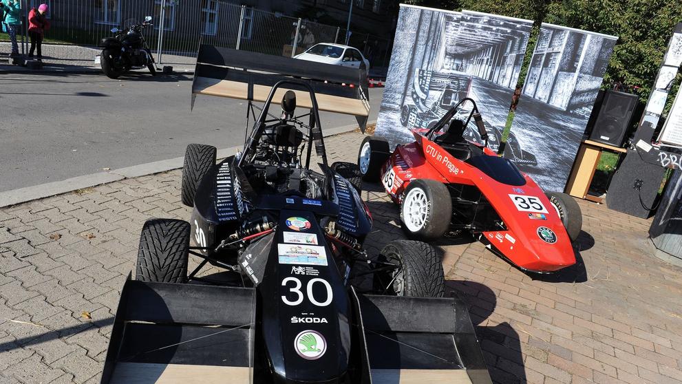 Studentské formule se proháněly po pražských Dejvicích - 2