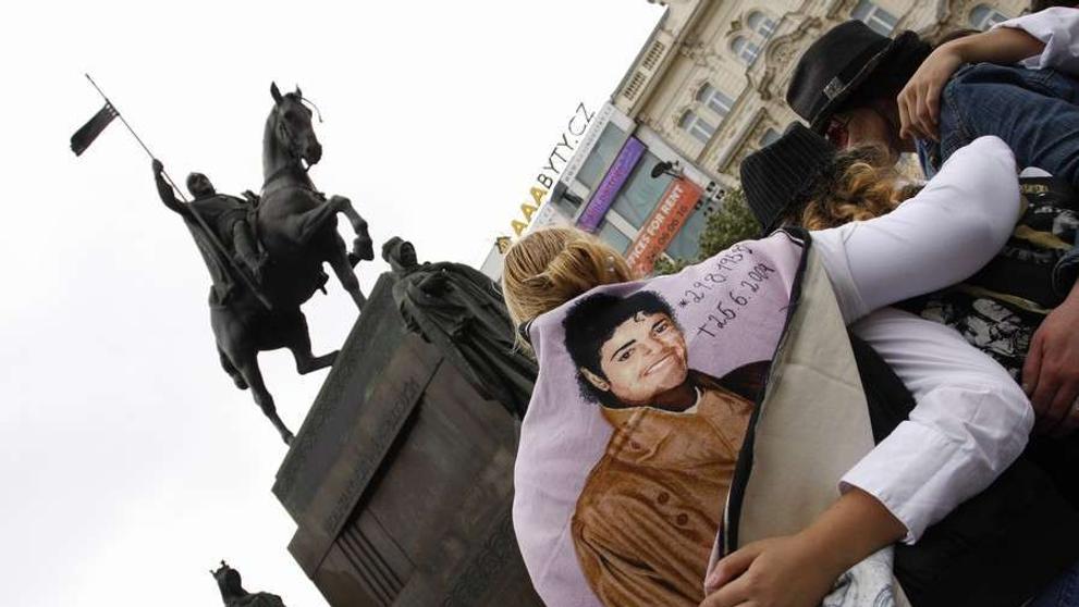 Jacksonovi fanoušci na Václavském náměstí