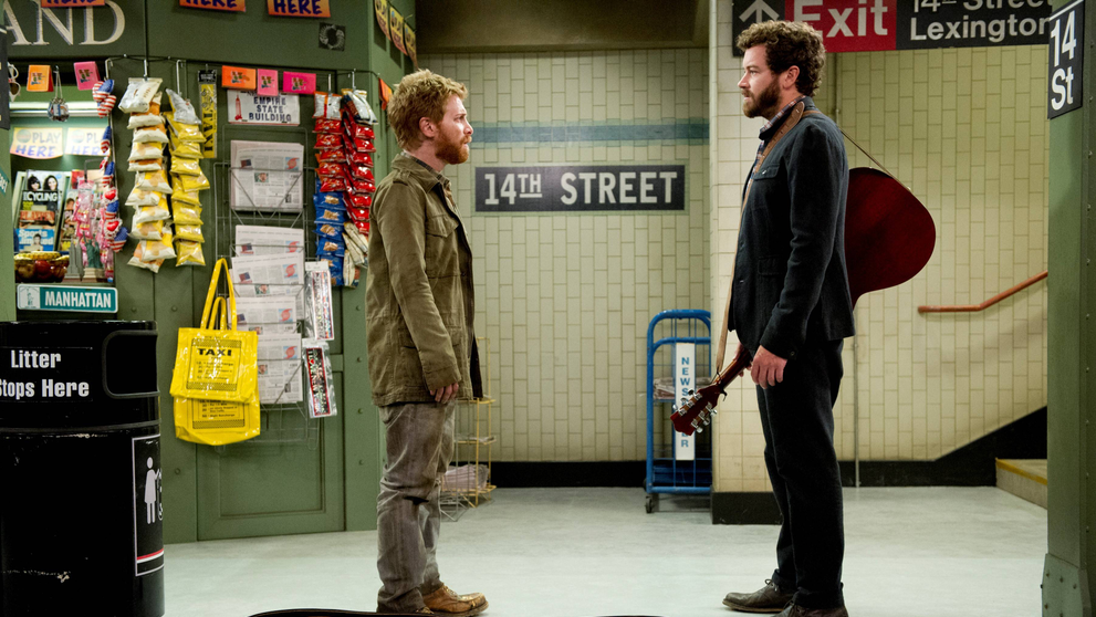 Danny Masterson v seriálu Muži sobě, 2018 (2)