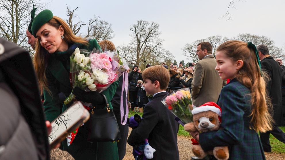 Královská rodina, 25. 12. 2024 Vánoční procházka do kostela v Sandringhamu