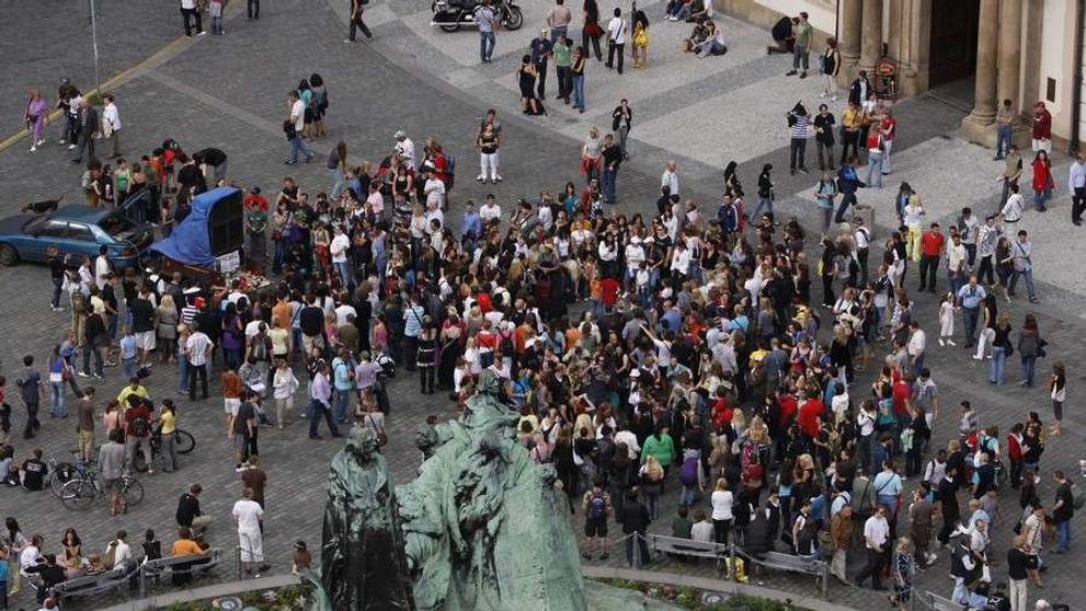 Jacksonovi fanoušci na Staroměstském náměstí