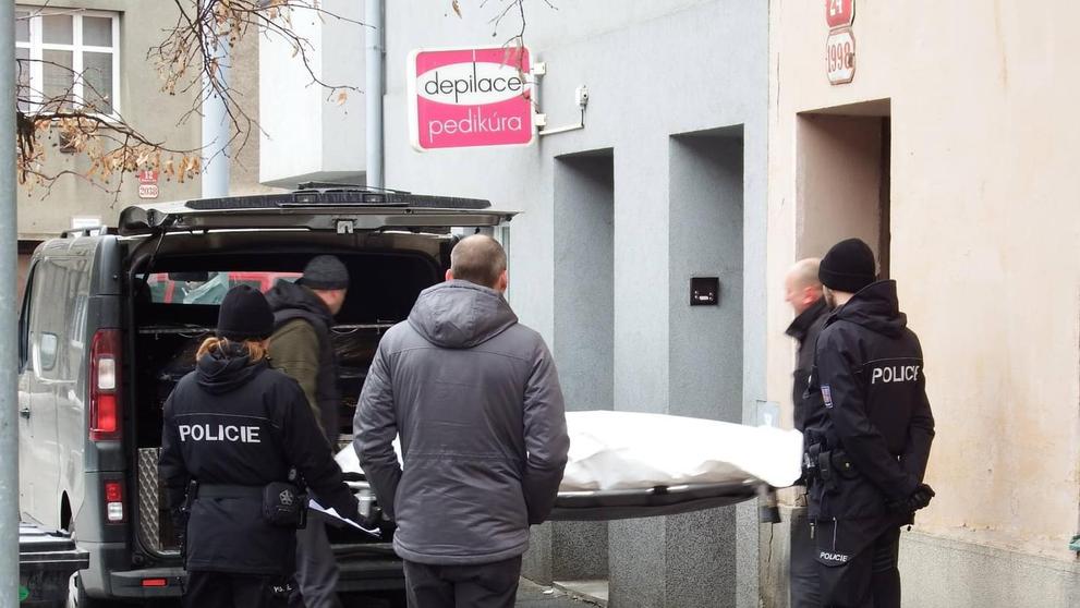Policisté v Plzni našli dva mrtvé muže - 9