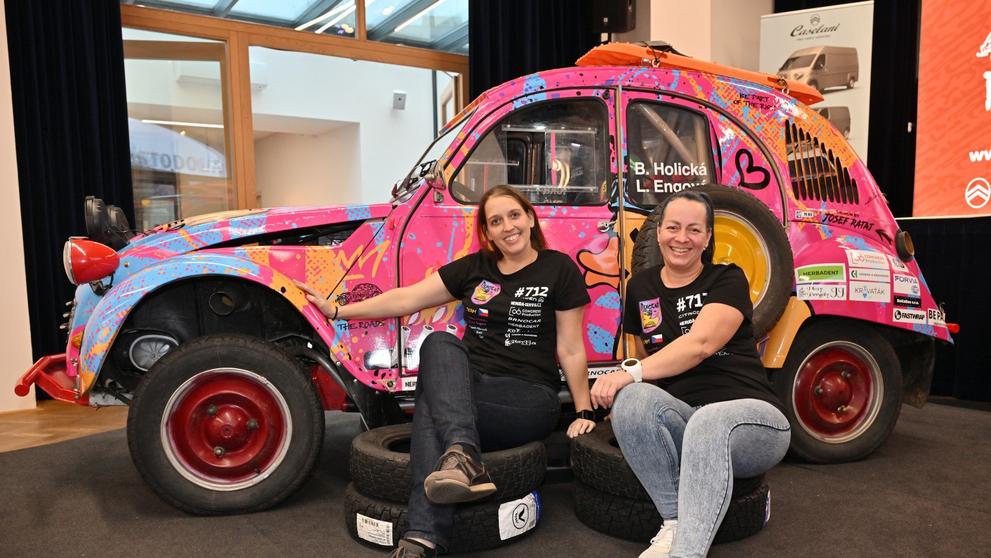 Dvoumotorová "kachna" Citroën 2CV pro rally Dakar