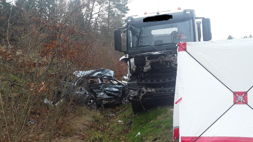 Tragická srážka auta s náklaďákem (2)