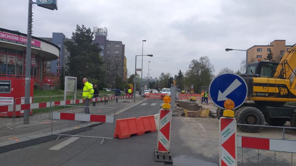 Prasklé potrubí na Zahradním městě