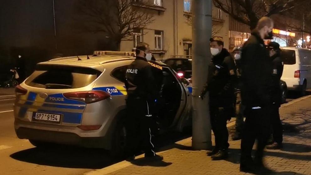 Muž s nožem v Plzni zaútočil na skupinu lidí - 12