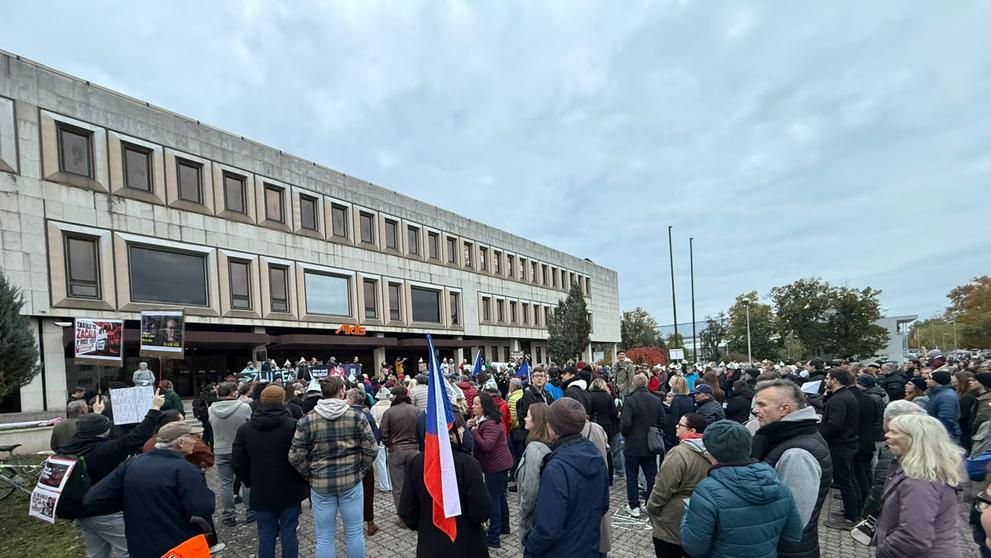 Shromáždění na podporu České televize a Českého rozhlasu v Hradci Králové