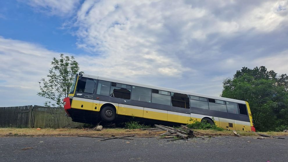 Nehoda autobusu v obci Janov na Ústecku