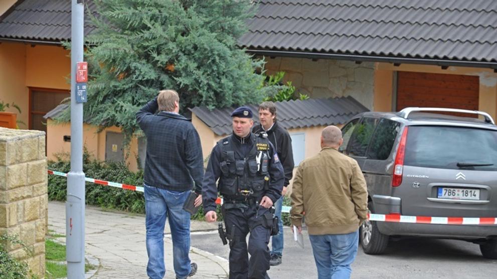 Čtyřnásobná vražda v Brně - policisté na místě činu - 2