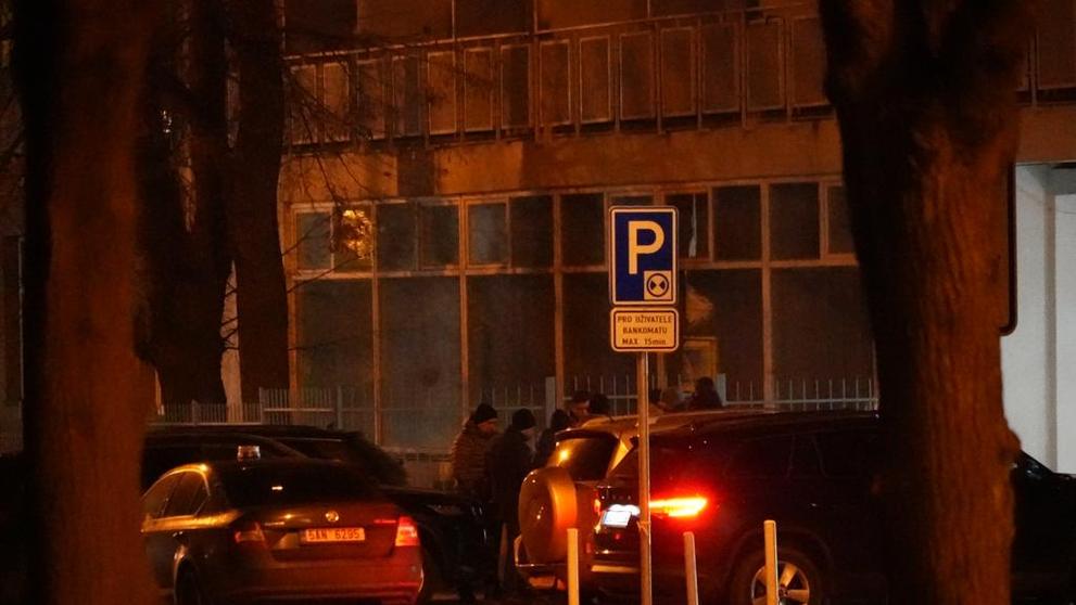 Razie v klánovické ubytovně pravděpodobně souvisí s páteční dvojnásobnou vraždou
