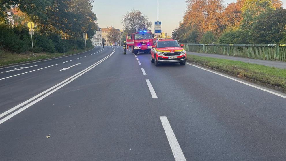  Autobus se v Karlových Varech zřítil do kolejiště