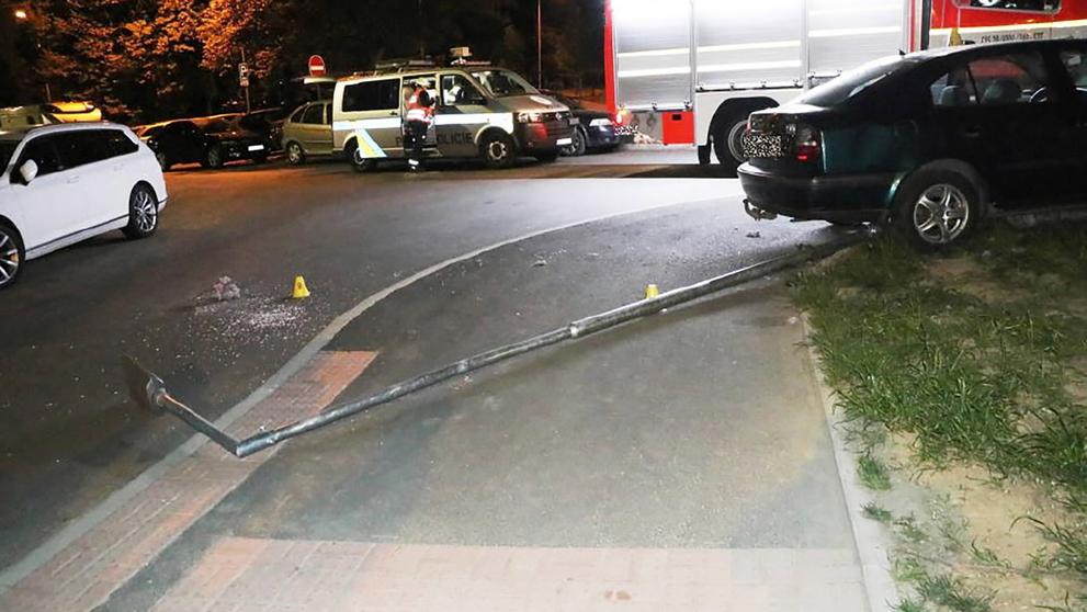 Muž autem srazil bývalou přítelkyni a muže - 3