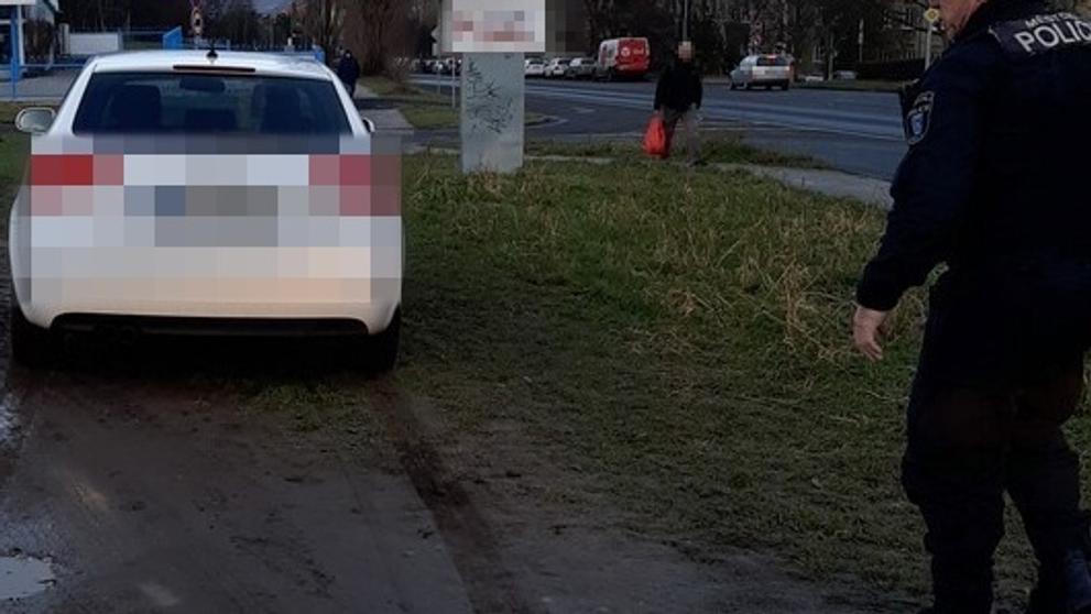 Řidiči nezabezpečili svá vozidla, ta se samovolně rozjela a nabourala (1)