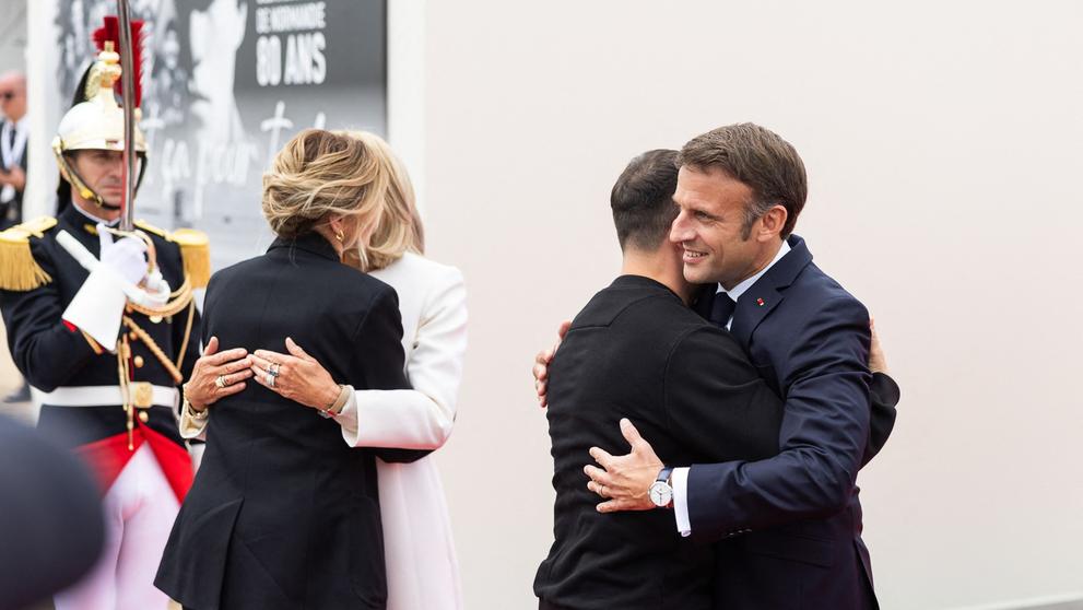 Olena Zelenska, Brigitte Macron, Volodymyr Zelensky a Emmanuel Macron