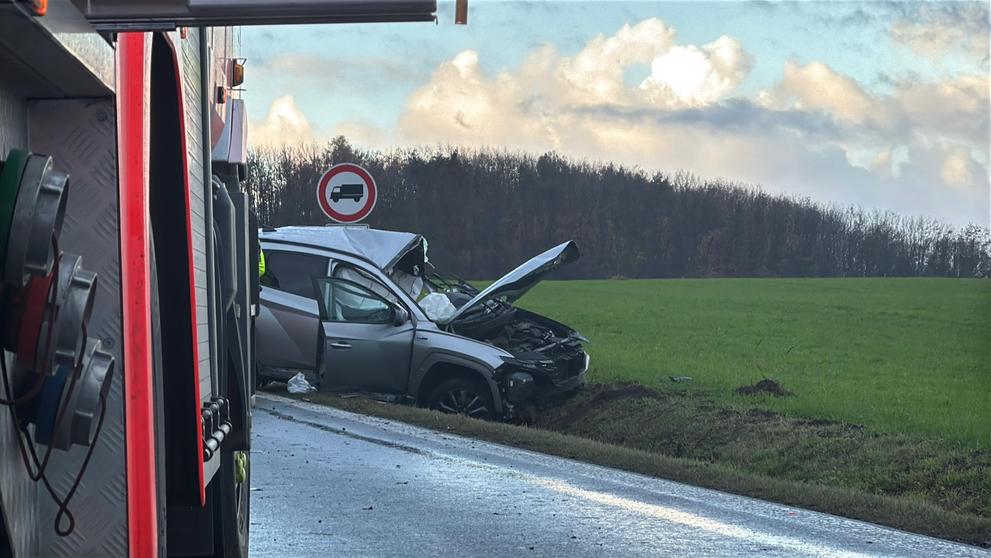 Tragická nehoda autobusu a osobního auta v Bořanovicích