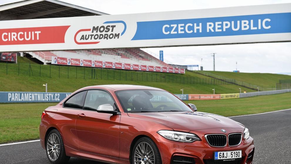 BMW M240i - 10