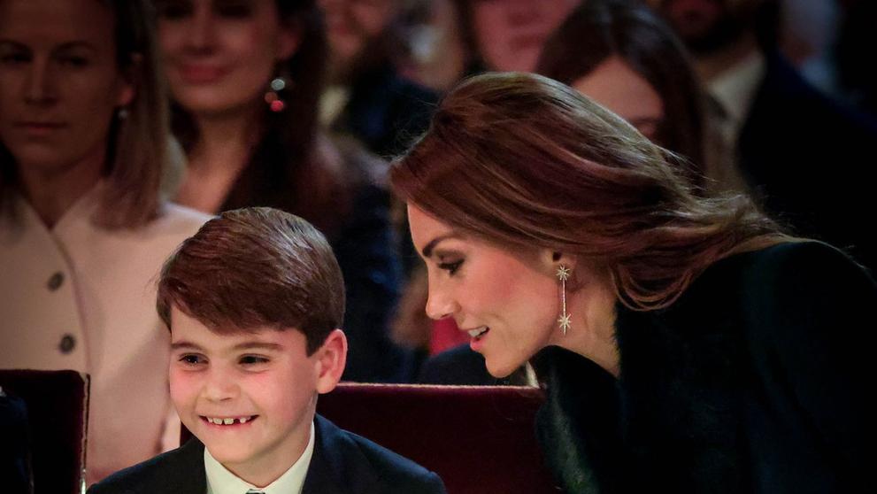 Princ Louis a princezna Kate na vánoční bohoslužbě