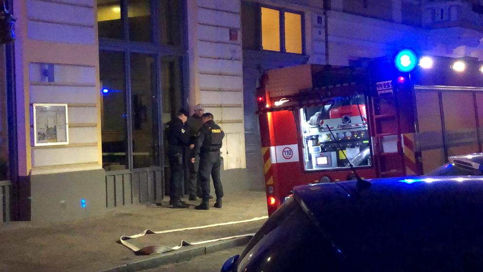 Zásah hasičů při požáru v pražském bytě - 3