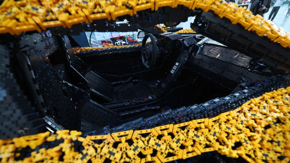 McLaren P1 v životní velikosti postavený z 342 817 dílů Lego Technic