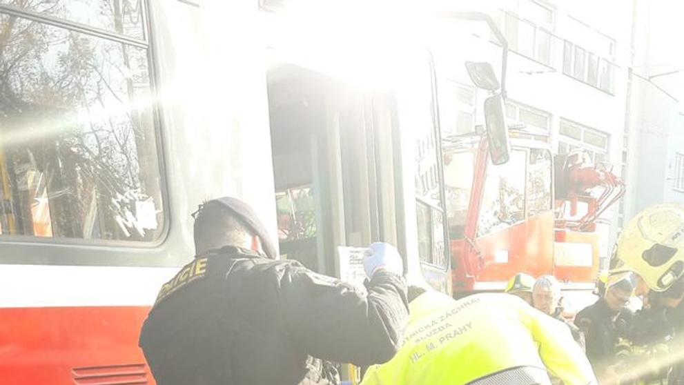 Mladík skončil po srážce s tramvají v umělém spánku - 3