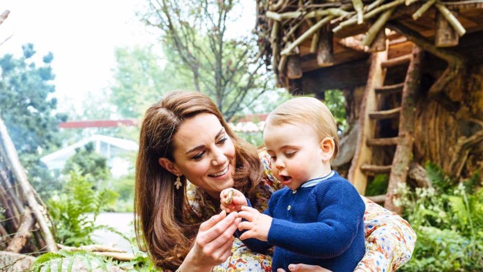 William a Kate se pochlubili novými rodinnými fotkami - 4