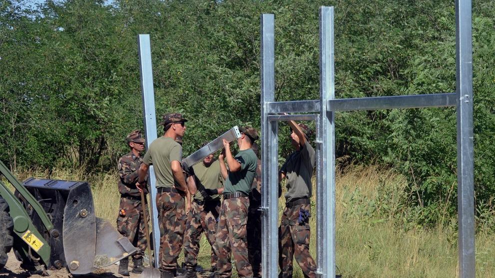 V Maďarsku staví plot proti uprchlíkům - 2