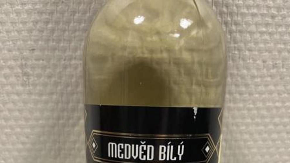 Pančované bílé víno Medvěd bílý (4)