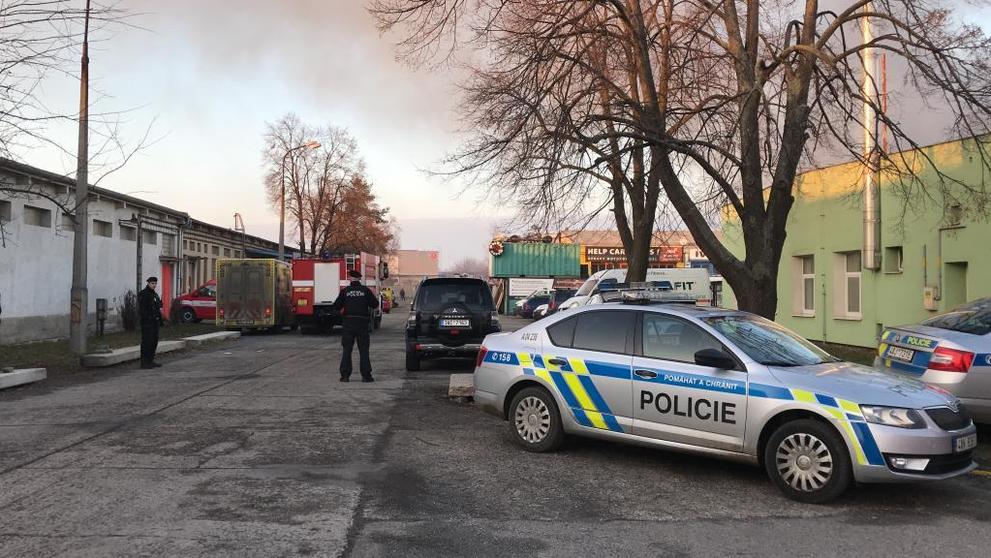 Požár haly s pyrotechnikou v Horních Počernicích - 3