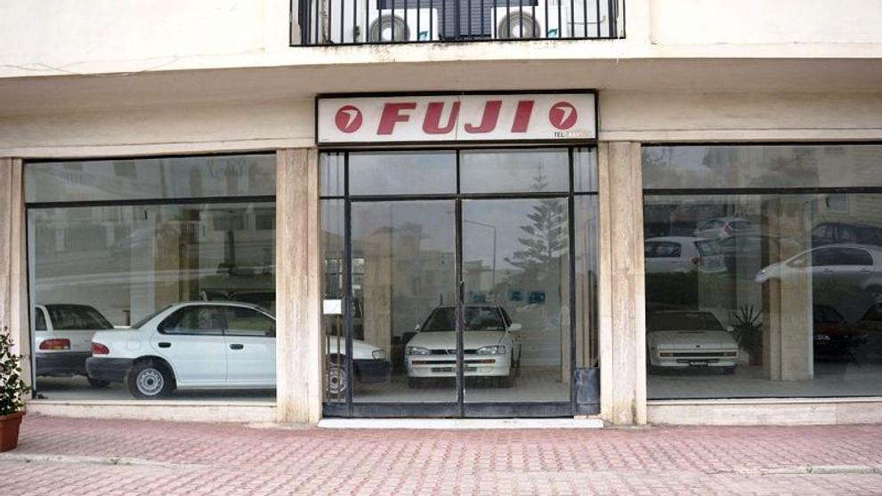 Opuštěný autosalon Subaru na Maltě