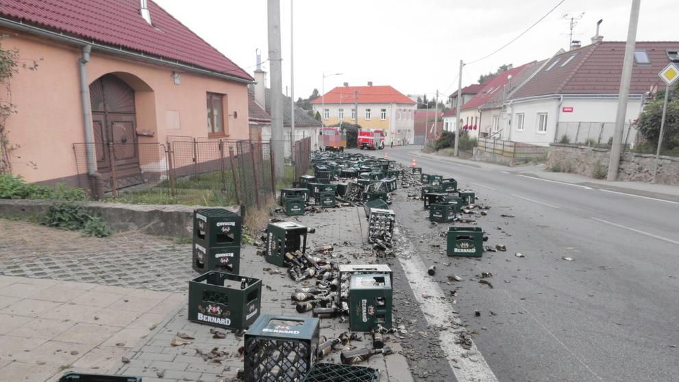nehoda návěsu s pivem - 3