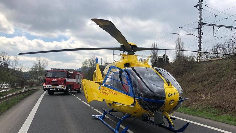 Nehoda tří osobních aut u obce Prackovice nad Labem - 3