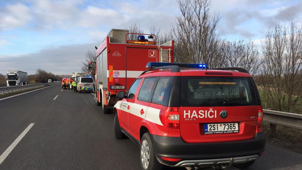 Vážná nehoda blokuje dálnici D7