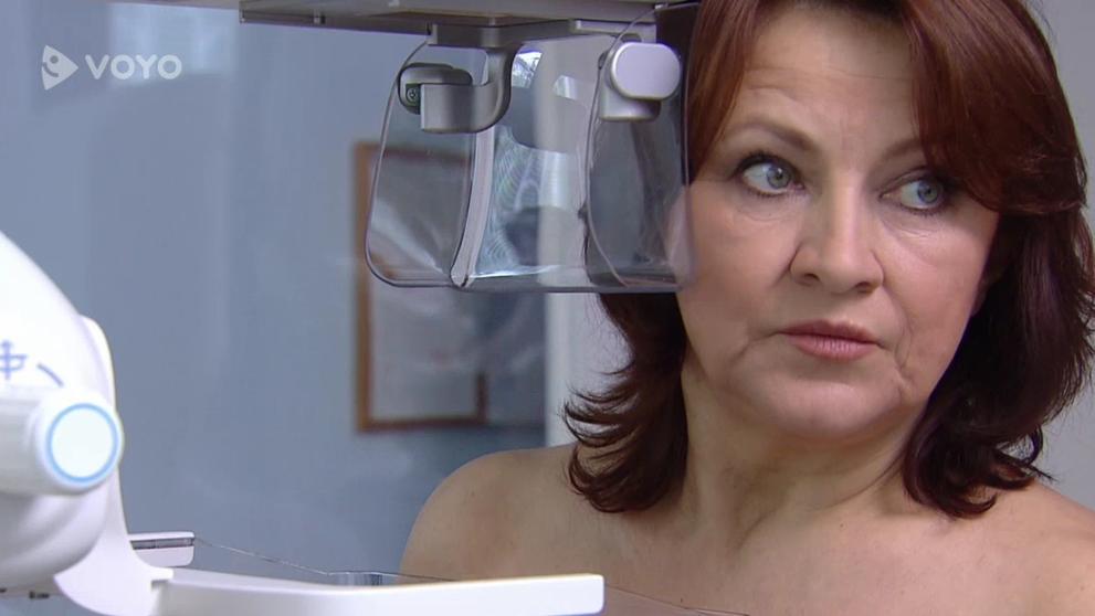 Ordinace v růžové zahradě 2 - Zlata Adamovská na mamografu - 2