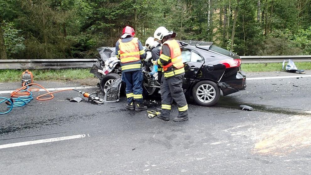 Čelní srážka dvou aut u obce Olšova Vrata - 2
