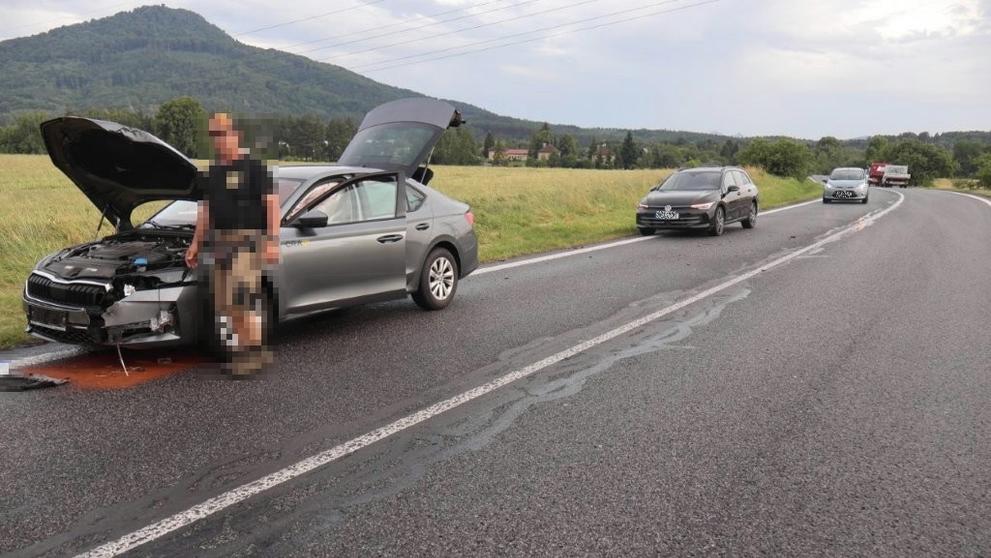 Nákladnímu vozidlu za jízdy upadla kola (5)