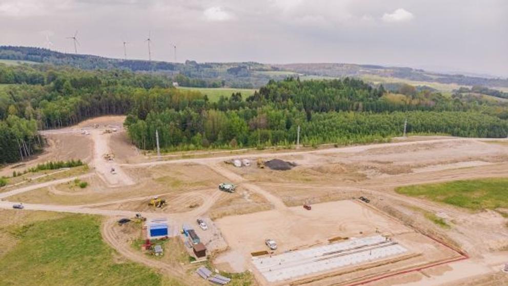 Staveniště obřího vývojového centra BMW u Sokolova - 13