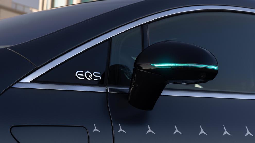 Mercedes testuje nová tyrkysová světla
