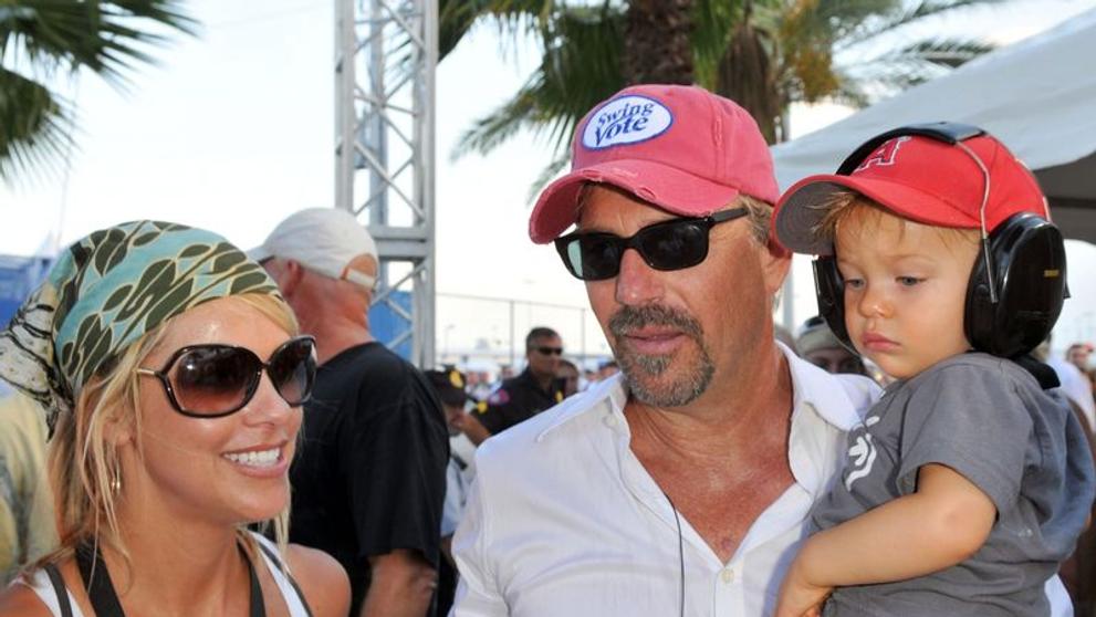 Kevin Costner s manželkou Christine a synem Caydenem