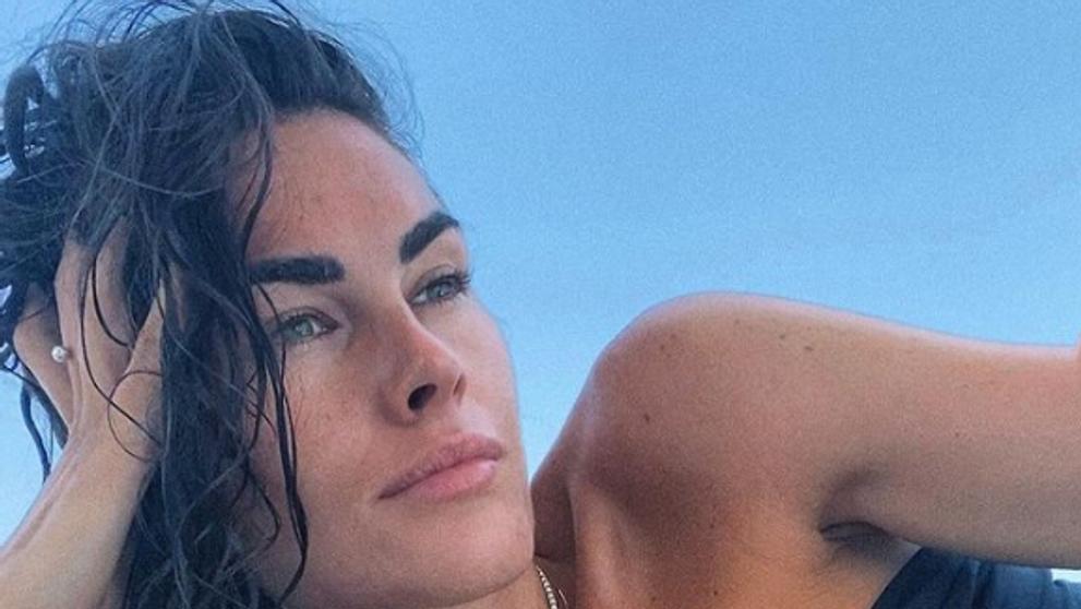 Přítelkyně Valentina Rossiho v plavkách