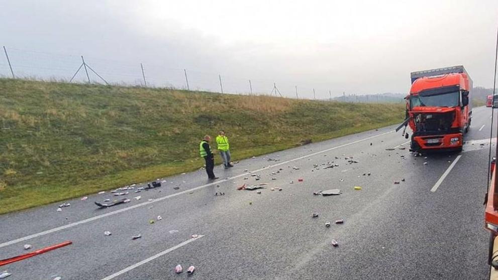 Nehoda kamionu převážející pivo na D5 - 1
