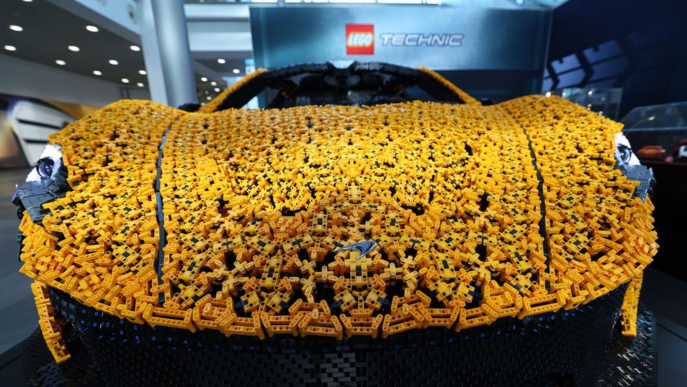 McLaren P1 v životní velikosti postavený z 342 817 dílů Lego Technic
