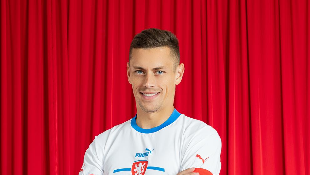 Tomáš Holeš v bílém