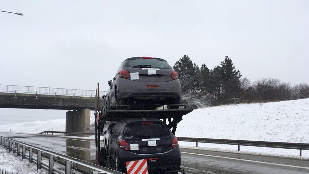 Nehoda kamionu převážející auta na Pražském okruhu - 5