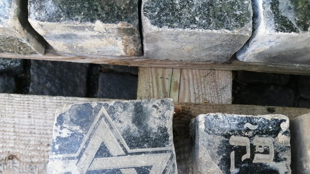 Objevené dlažební kameny z židovských náhrobků - 3