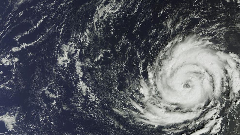 Satelitní snímek hurikánu Ophelia