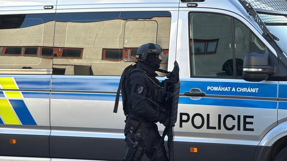 Policejní pátrání v Horních Počernicích (6)