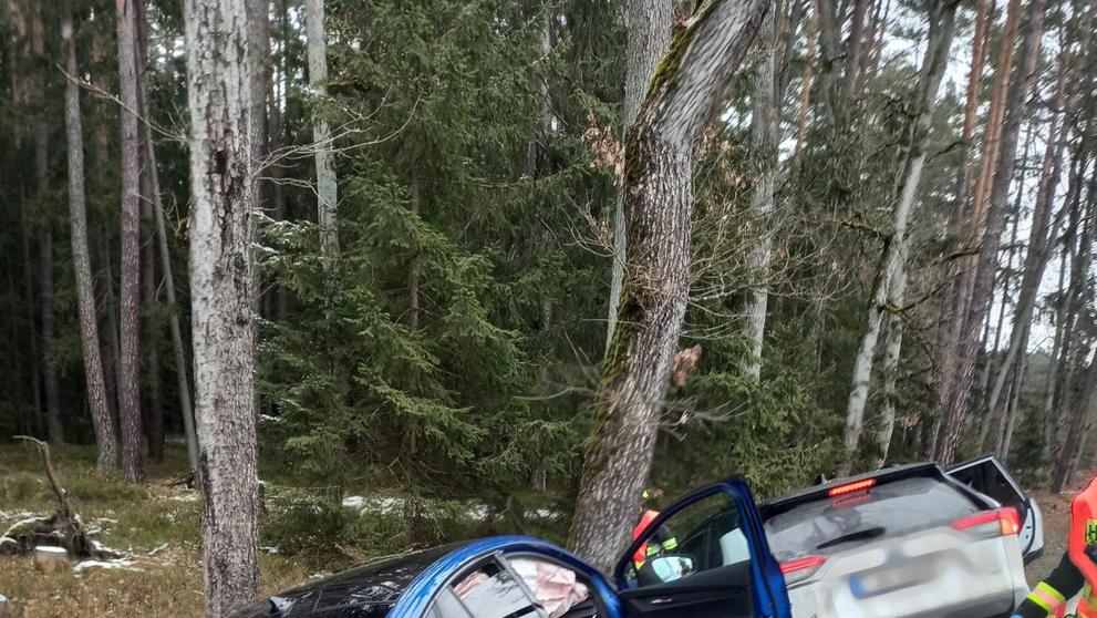 Nehoda dvou vozidel mezi Borohrádkem a Česticemi