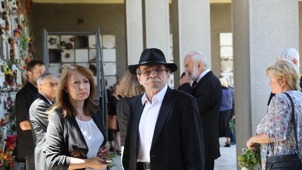 Lidé se přišli rozloučit s Bořivojem Pencem - Jaroslav Uhlíř s manželkou