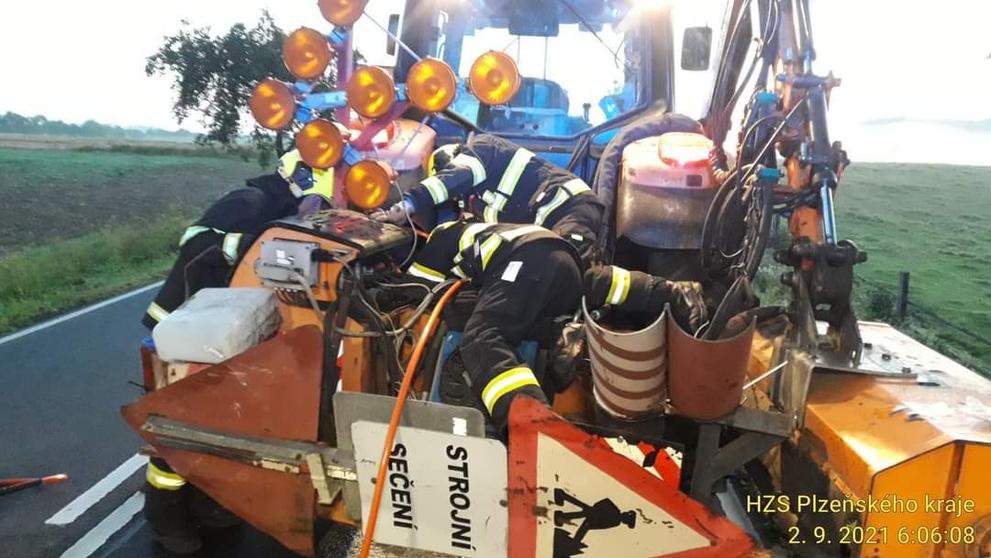 Srážka traktoru s dodávkou na Plzeňsku - 3