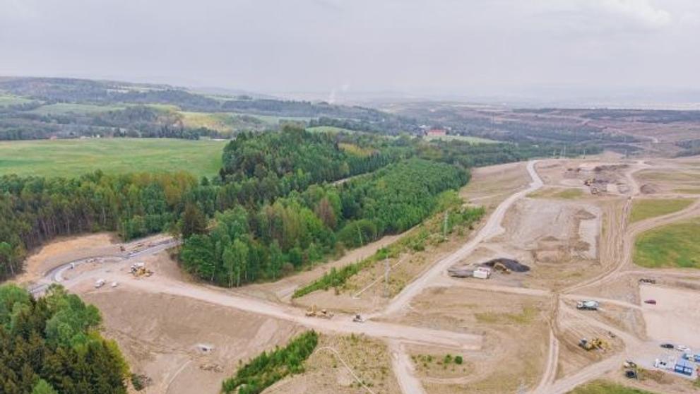 Staveniště obřího vývojového centra BMW u Sokolova - 11